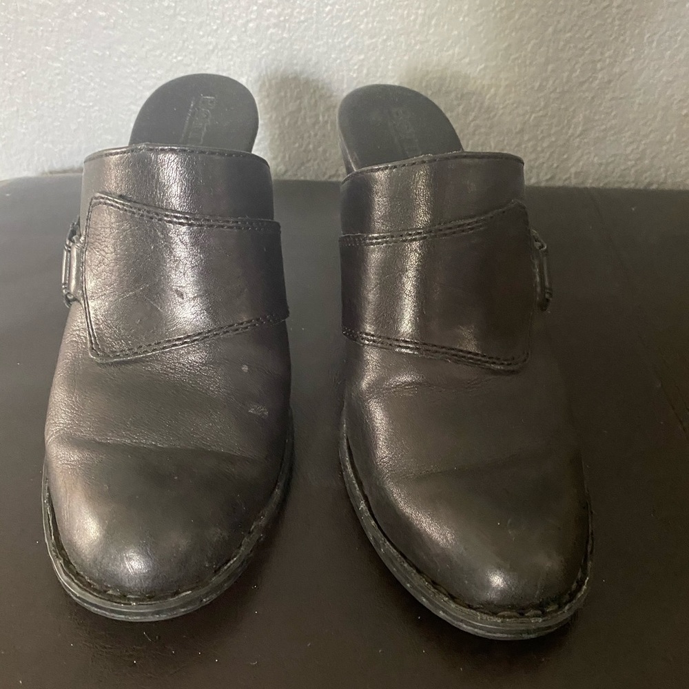 Born healed mule booties EUC